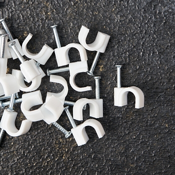 Крепеж кабеля круглый 7мм, белый (50 шт/уп) REXANT