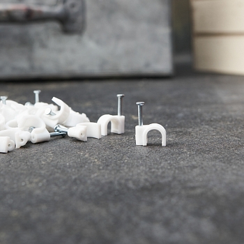 Крепеж кабеля круглый 7мм, белый (50 шт/уп) REXANT