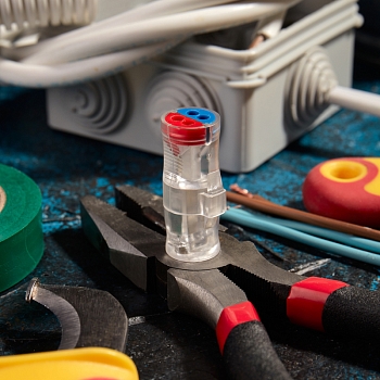 Экспресс-клемма СМК 2273-2x2R проходная разъемная 2 полюса 2х2-проводная 0,5-2,5мм² (50 шт/уп) REXANT