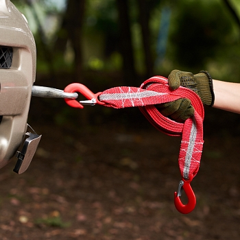 Трос буксировочный со светоотражающей лентой, 5т, 4м, с двумя крюками, в чехле REXANT