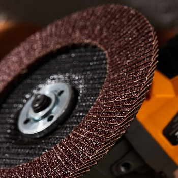 Круг лепестковый торцевой, P40, 180х22,2мм KRANZ