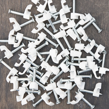 Крепеж кабеля плоский 5х2 мм, белый (50 шт/уп) REXANT