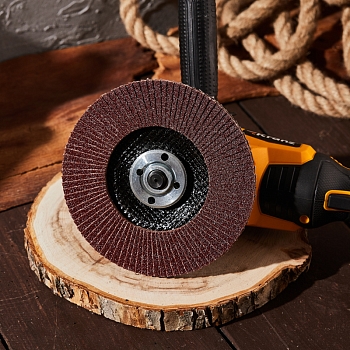 Круг лепестковый торцевой, P80, 150х22,2мм KRANZ