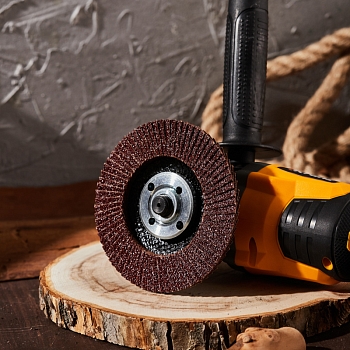 Круг лепестковый торцевой, P24, 115х22,2мм KRANZ