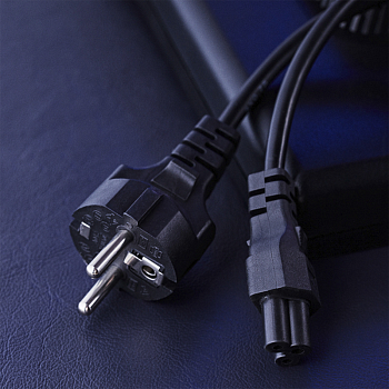 Шнур сетевой, евровилка–евроразъем С5, кабель 3x0,5мм², 0,75м, для питания ноутбука (пакет ПВХ) REXANT